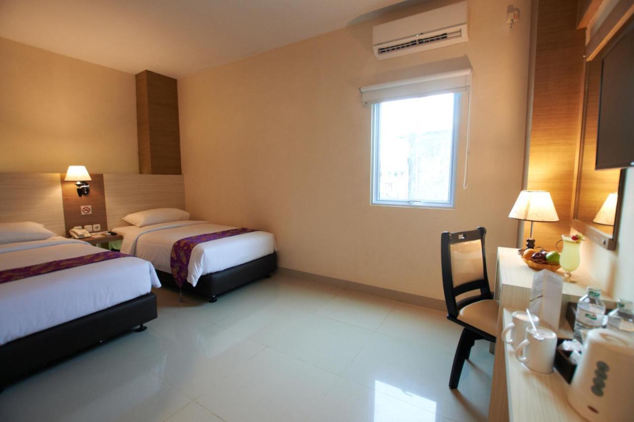 Winstar Hotel Pekanbaru Exterior foto