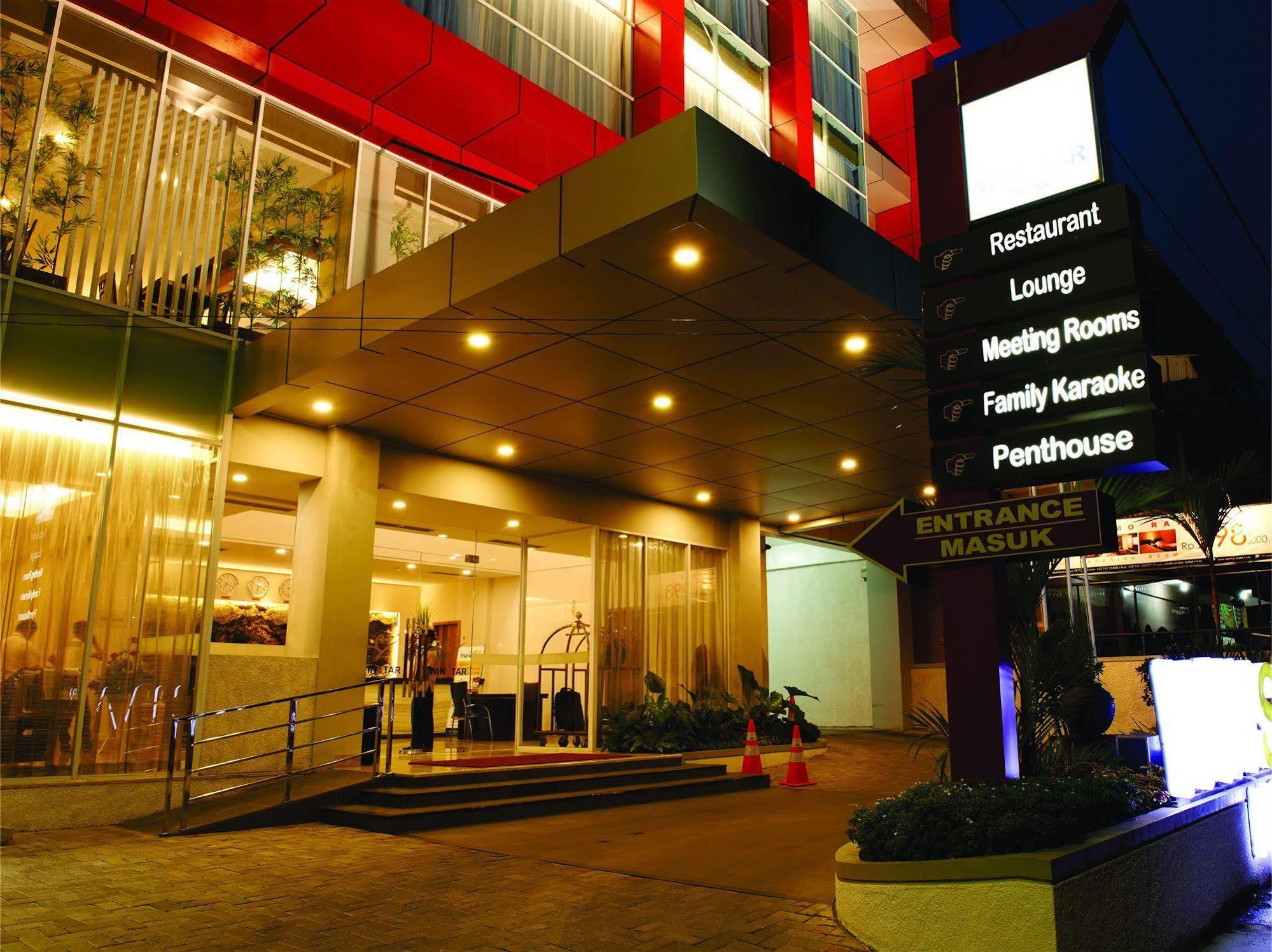Winstar Hotel Pekanbaru Exterior foto