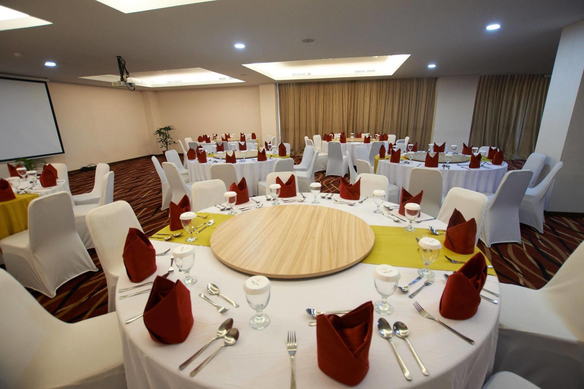 Winstar Hotel Pekanbaru Exterior foto
