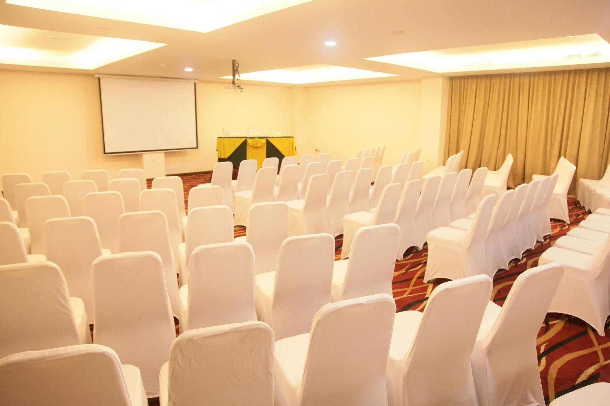Winstar Hotel Pekanbaru Exterior foto